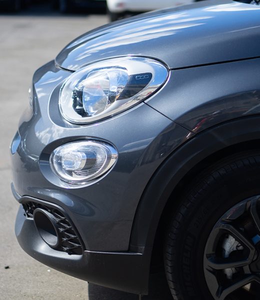 Muso Fiat 500 X visto dal lato sinistro